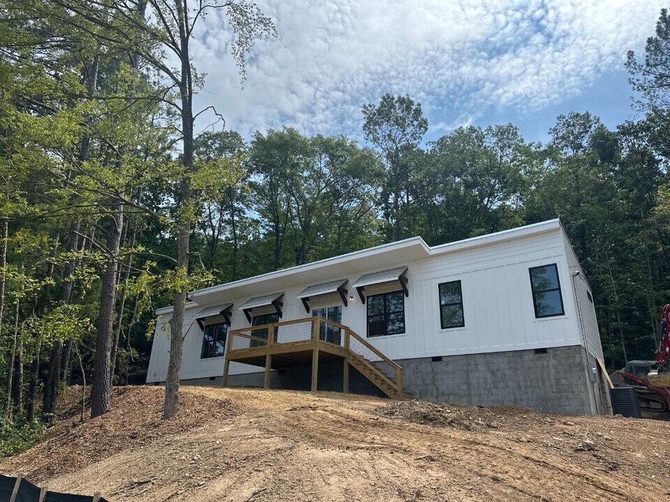 1071 Long Hollow Rd in Rock Spring, GA - Building Photo