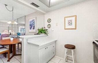 2805 Crosley Dr E in West Palm Beach, FL - Building Photo - Building Photo