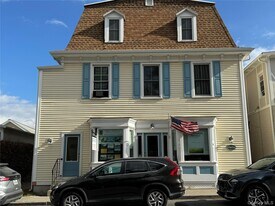 24 Front St in Millbrook, NY - Building Photo