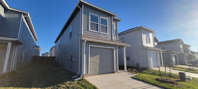 12165 Morgan Dr in Aubrey, TX - Building Photo - Building Photo