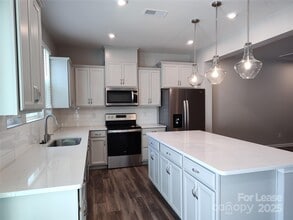 8114 Overmeadow Ln in Charlotte, NC - Building Photo - Building Photo