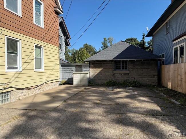 property at 95 Inwood Pl