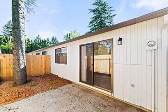 Coast Pine in Vancouver, WA - Building Photo - Building Photo
