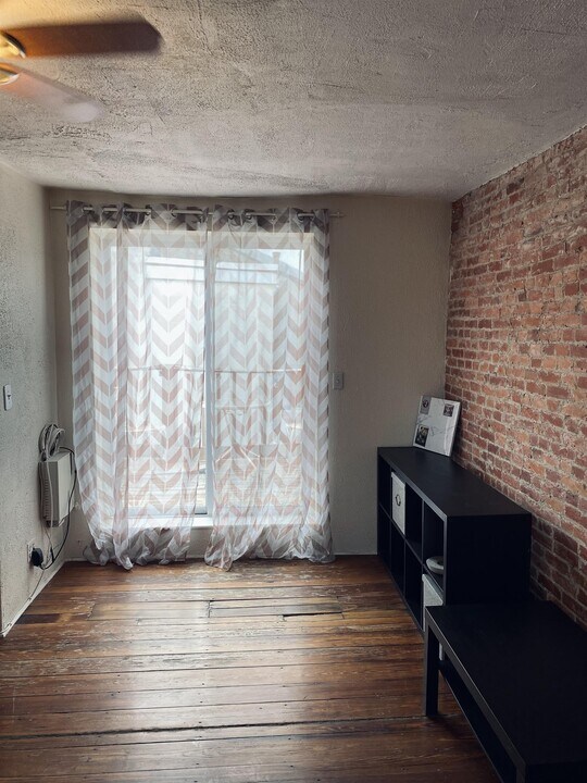 734 N Taylor St in Philadelphia, PA - Building Photo