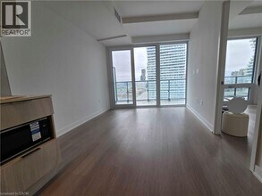 448 Burnhamthorpe Rd W in Mississauga, ON - Building Photo - Building Photo