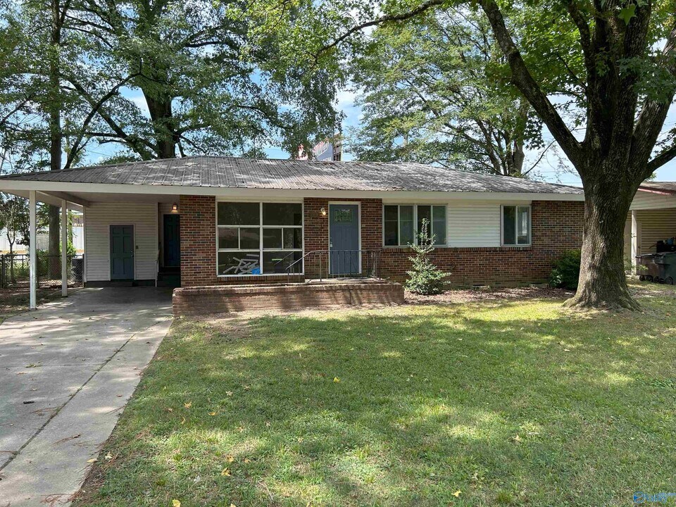 1707 Buena Vista Cir SE in Decatur, AL - Building Photo