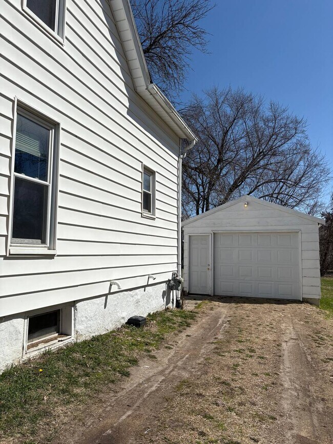 123 3rd Ave NW in Oelwein, IA - Building Photo - Building Photo