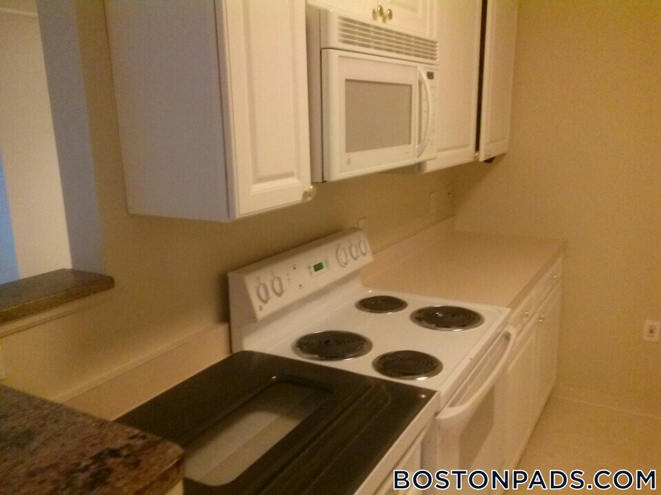 75 Peterborough St in Boston, MA - Building Photo