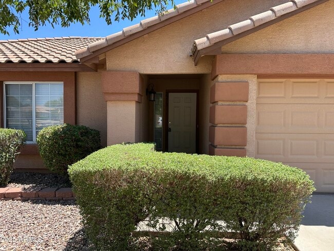 2213 S Tucana Ln in Gilbert, AZ - Building Photo - Building Photo