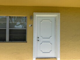 5174 NE 6th Ave, Unit 510 in Oakland Park, FL - Building Photo