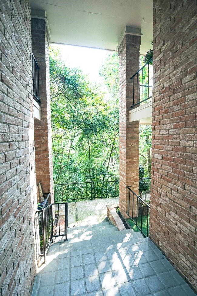 2238 S Piney Point Rd