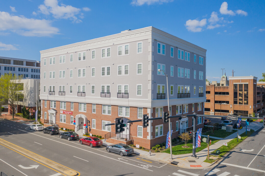 Crawford House in Portsmouth, VA - Building Photo