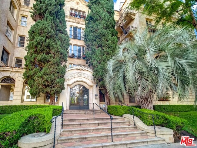 109 N Sycamore Ave in Los Angeles, CA - Foto de edificio - Building Photo