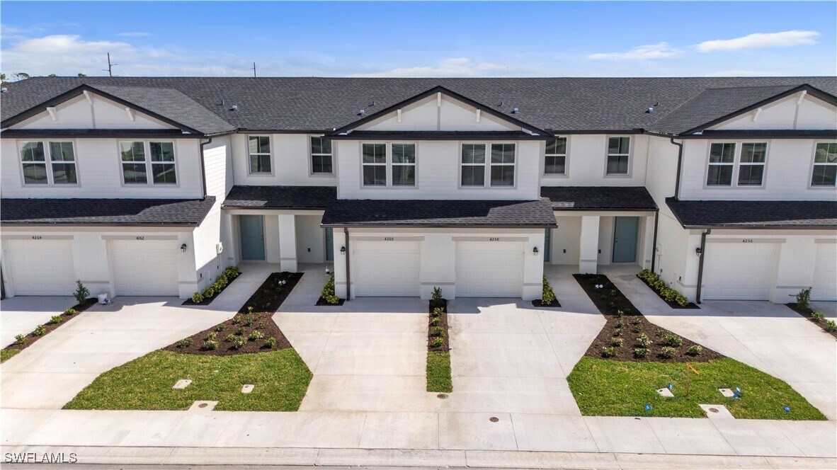 4258 Canova Ct in North Fort Myers, FL - Foto de edificio