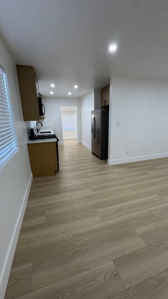 3443 E 8th St in Los Angeles, CA - Building Photo - Building Photo