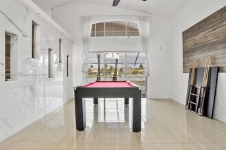 1553 SW 189th Ave in Pembroke Pines, FL - Foto de edificio - Building Photo