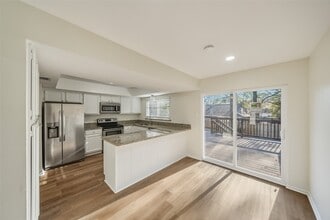 3018 Sycamore Springs Dr in Humble, TX - Foto de edificio - Building Photo