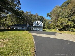 21 Half Mile Common in Westport, CT - Building Photo - Building Photo