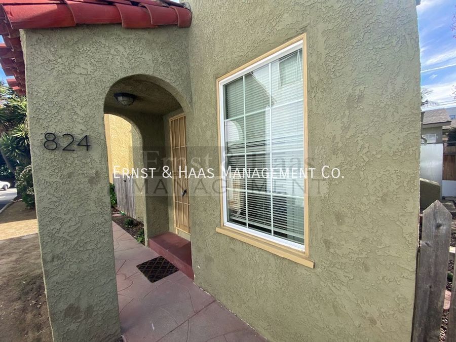 824 Belmont Ave in Long Beach, CA - Building Photo