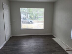 235 Bee St in San Antonio, TX - Building Photo - Building Photo