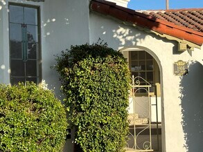 1916 S Holt Ave in Los Angeles, CA - Building Photo - Building Photo