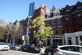 160 Newbury St in Boston, MA - Building Photo - Building Photo