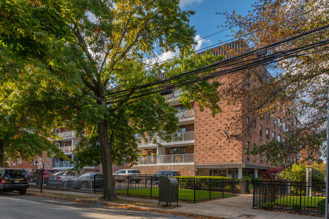 Rodney's Place in Freeport, NY - Foto de edificio - Building Photo