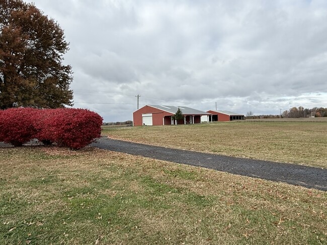 3333 Tanner Rd in Hodgenville, KY - Building Photo - Building Photo