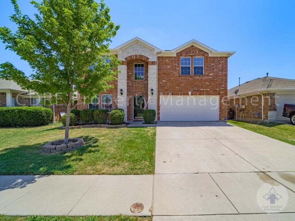4016 Summerhill Ln in Fort Worth, TX - Building Photo