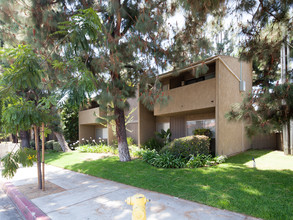 Rosewood Gardens in San Gabriel, CA - Foto de edificio - Building Photo