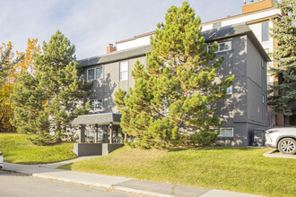 2301 17a St SW in Calgary, AB - Building Photo - Primary Photo