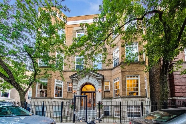 property at 825 W Cuyler Ave