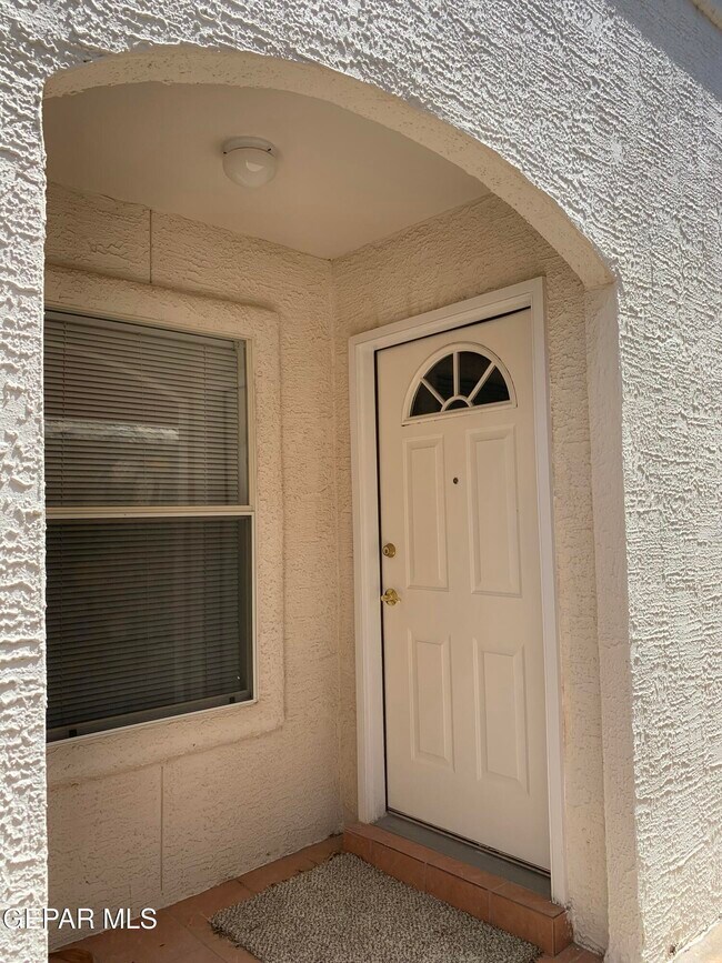 2200 King James Ln Pl in El Paso, TX - Building Photo - Building Photo