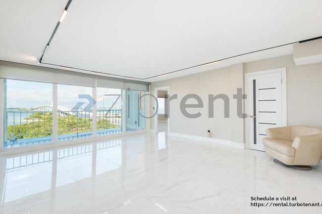 50 Harbor View Ln