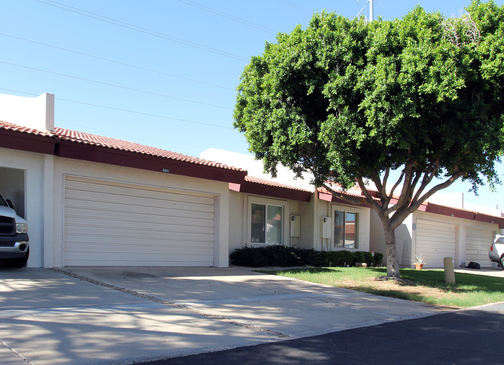 6841 W Olive Ave in Peoria, AZ - Building Photo