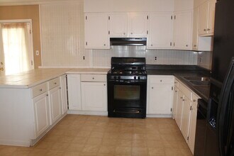 1906 St Paul Ave in Fayetteville, NC - Building Photo - Building Photo