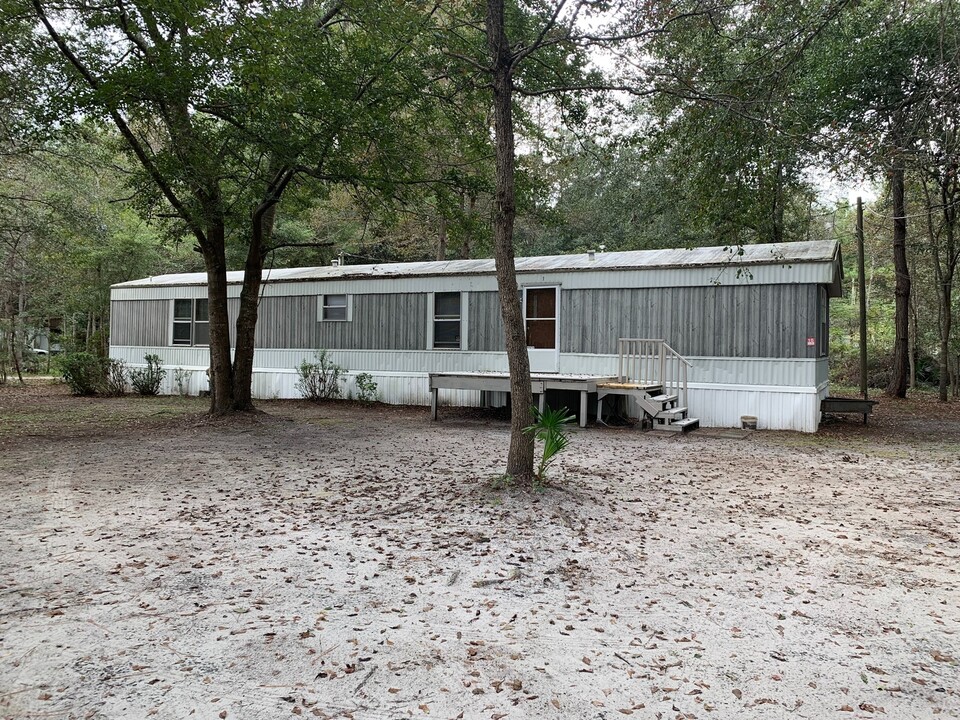 104 Whispering Pines Cir in Allenhurst, GA - Building Photo