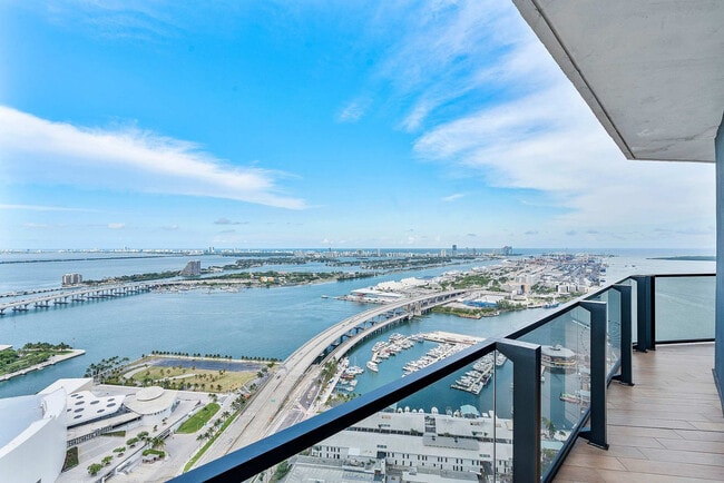 398 NE 5th St in Miami, FL - Building Photo - Building Photo