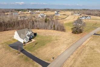 3767 Tilmans Farm Dr in Powhatan, VA - Foto de edificio - Building Photo