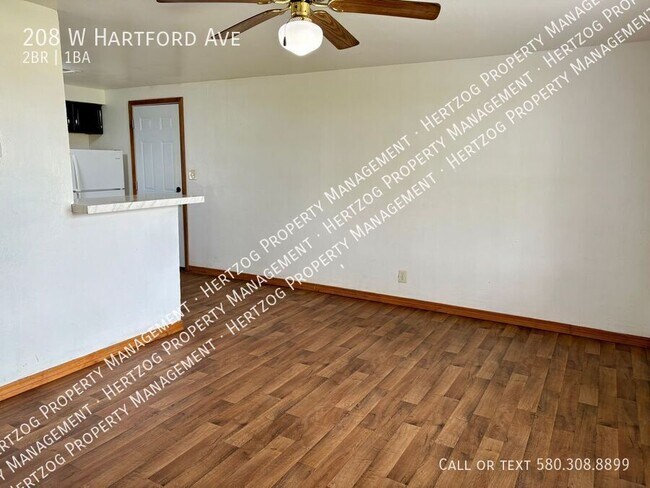 208 W Hartford Ave in Ponca City, OK - Building Photo - Building Photo