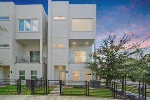 2105 Engelmohr St in Houston, TX - Building Photo