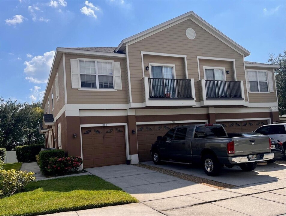 1985 Estancia Cir in Kissimmee, FL - Building Photo