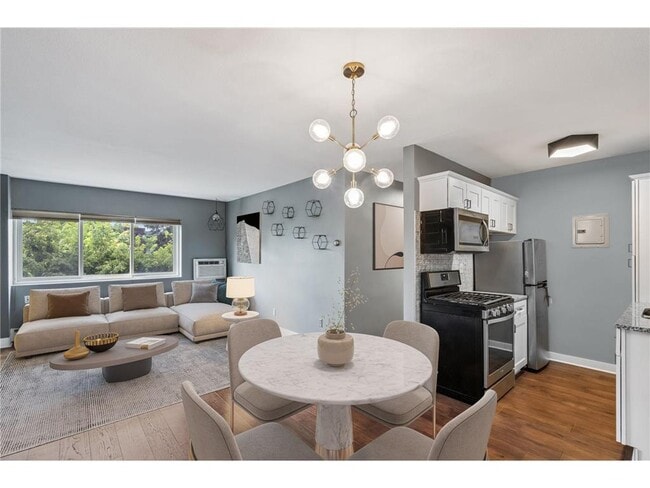 property at 504 W Franklin Ave