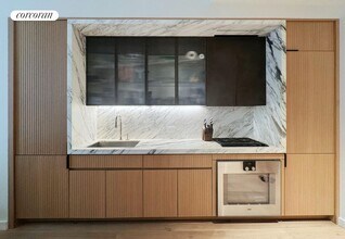 135 E 47th St in New York, NY - Building Photo - Building Photo