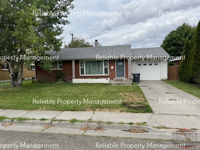 property at 160 Ronglyn Ave