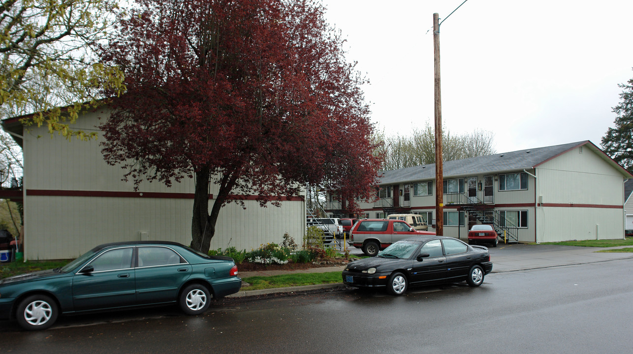 Fifth Avenue Apartments in Albany, OR - Building Photo