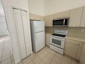 1568 SE 26th St, Unit 200 in Homestead, FL - Building Photo - Building Photo