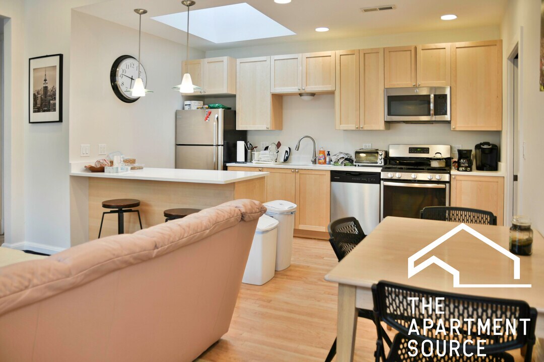 631 W Arlington Plz in Chicago, IL - Building Photo