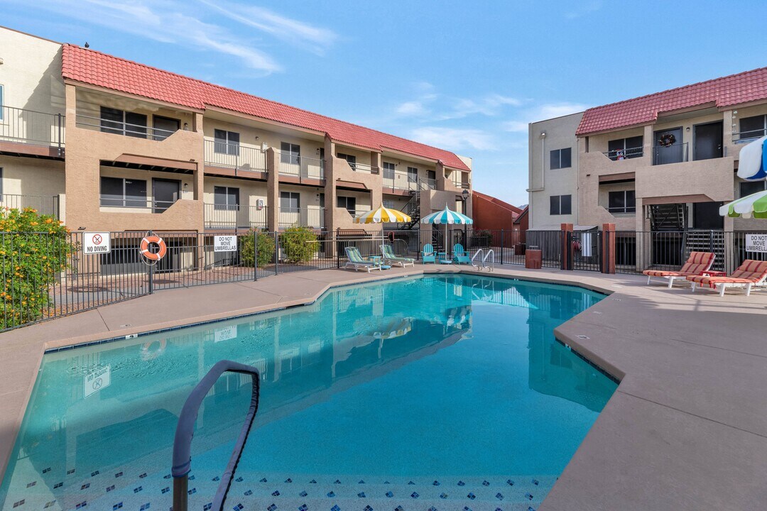 Urban Walk Apartments in Phoenix, AZ - Foto de edificio