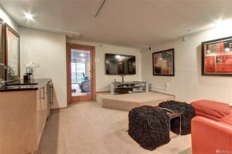 412 11th Ave in Seattle, WA - Building Photo - Building Photo